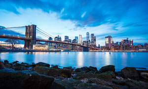 夜幕下的曼哈顿大桥美丽夜景摄影图片