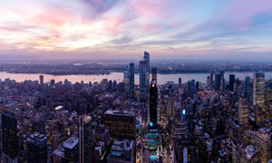 夜幕下的紐約夜景全景攝影圖片