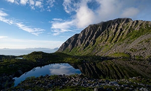 藍天白云山石湖泊風(fēng)光攝影高清圖片