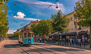 瑞典哥德堡街上的有轨电车摄影图片