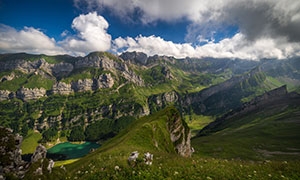 地处阿尔卑斯山脉的塞阿尔普湖图片