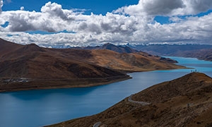 西藏羊卓雍错湖泊群山摄影高清图片