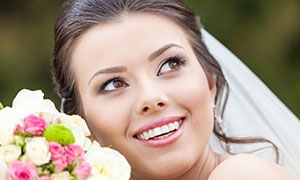 幸福笑容美女新娘人物攝影高清圖片