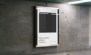 地鐵通道掛墻上的廣告海報樣機模板