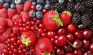 蓝莓与草莓等新鲜水果摄影高清图片