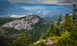 天空白云高山樹木風光攝影高清圖片