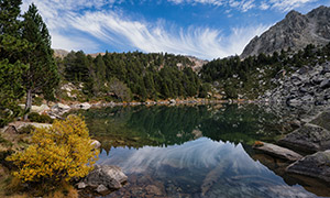 藍(lán)天白云群山湖泊美景攝影高清圖片