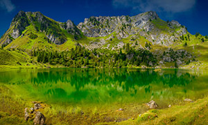 湖光山色绿树自然美景摄影高清图片