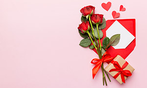 礼物盒与红色玫瑰花束摄影高清图片