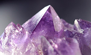 完美无瑕的紫水晶特写摄影高清图片