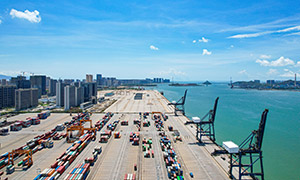 港口码头集装箱作业区摄影高清图片