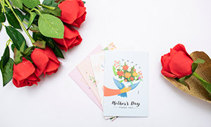 母亲节卡片与红色玫瑰花朵摄影图片