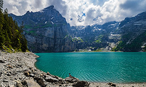 瑞士坎德施泰格的厄钦嫩湖摄影图片