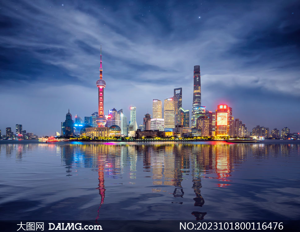 上海外滩和东方明珠夜景摄影图片
