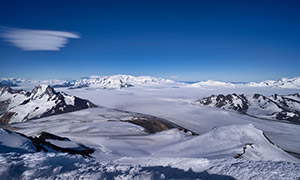 藍(lán)天與壯麗的雪山景觀風(fēng)光攝影圖片