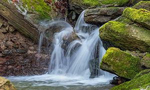 山間溪流瀑布自然風(fēng)貌景觀(guān)攝影圖片