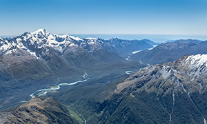 連綿起伏巍峨山脈風景攝影高清圖片