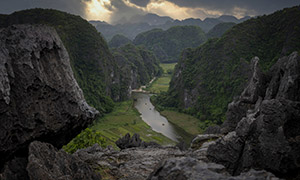 越南的喀斯特山谷山水景觀攝影圖片